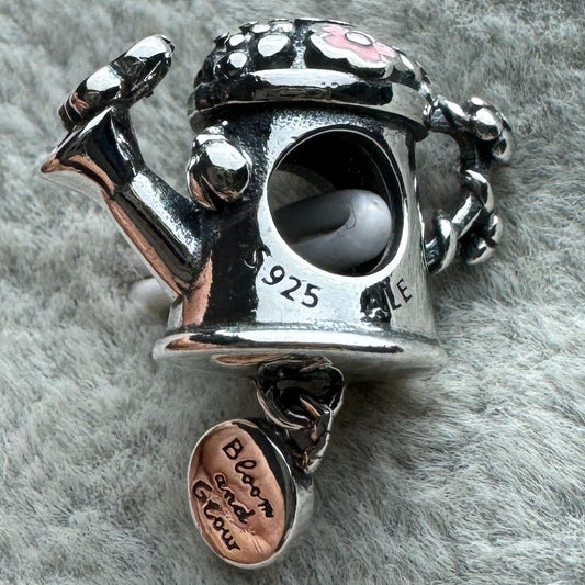 Charm Regadera Con Flores Pandora Vista Lateral