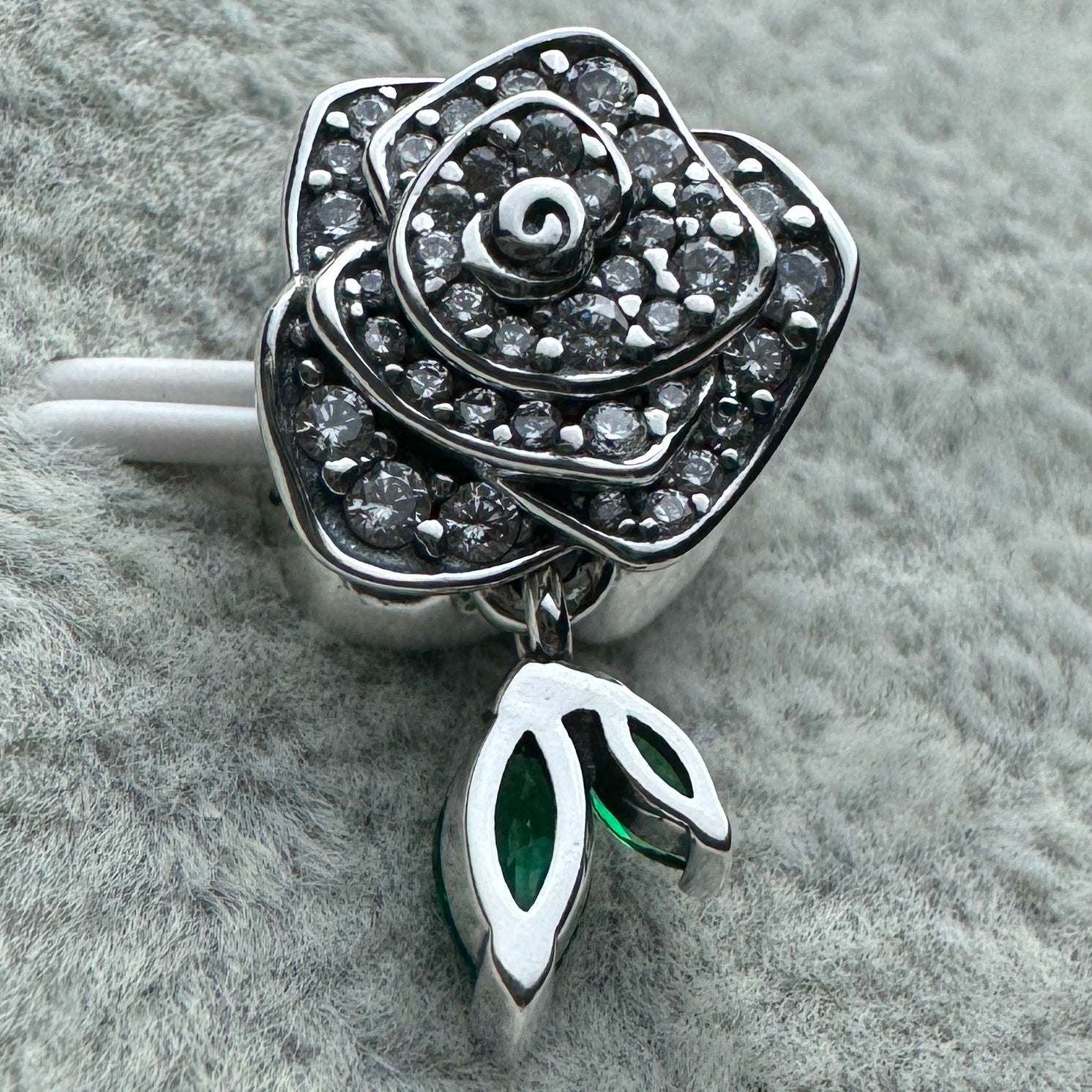 Charm Rosa Floreciendo Brillante Pandora Vista Desde Atrás