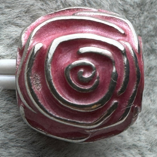 Charm Rosa Floreciendo Pandora Vista Frontal