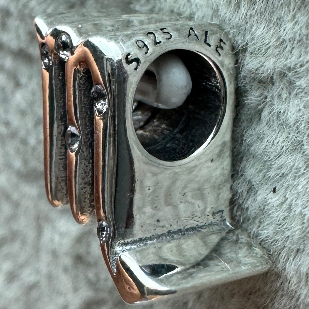 Charm Signo Del Zodiaco Escorpión Brillante Pandora Vista Lateral