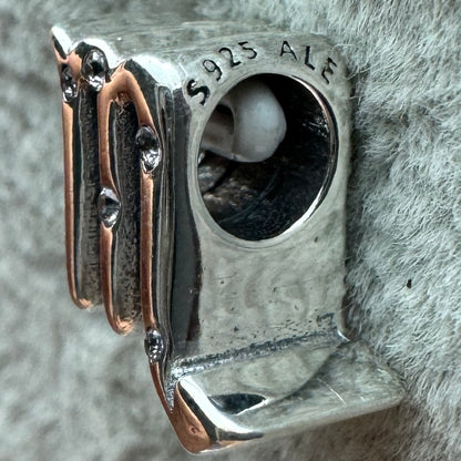 Charm Signo Del Zodiaco Escorpión Brillante Pandora Vista Lateral