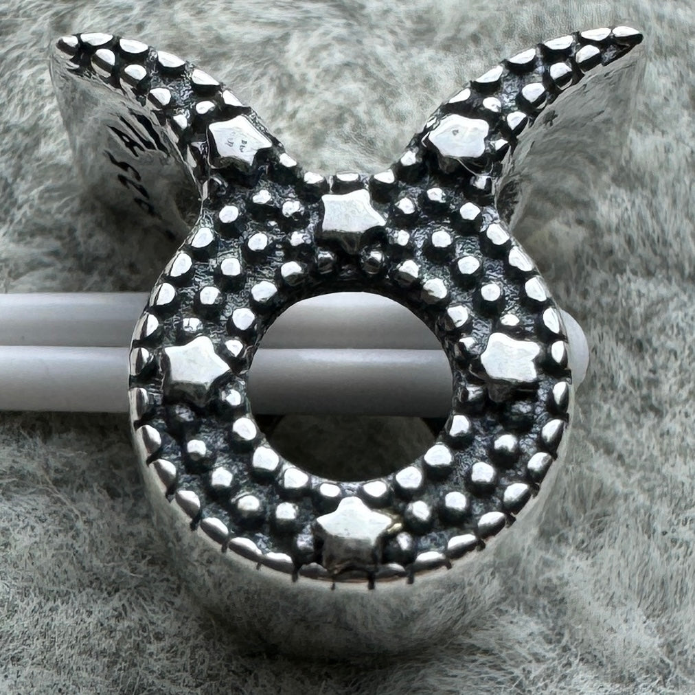 Charm Signo Del Zodiaco Tauro Brillante Pandora Vista Desde Atrás