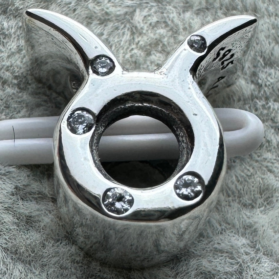 Charm Signo Del Zodiaco Tauro Brillante Pandora Vista Frontal