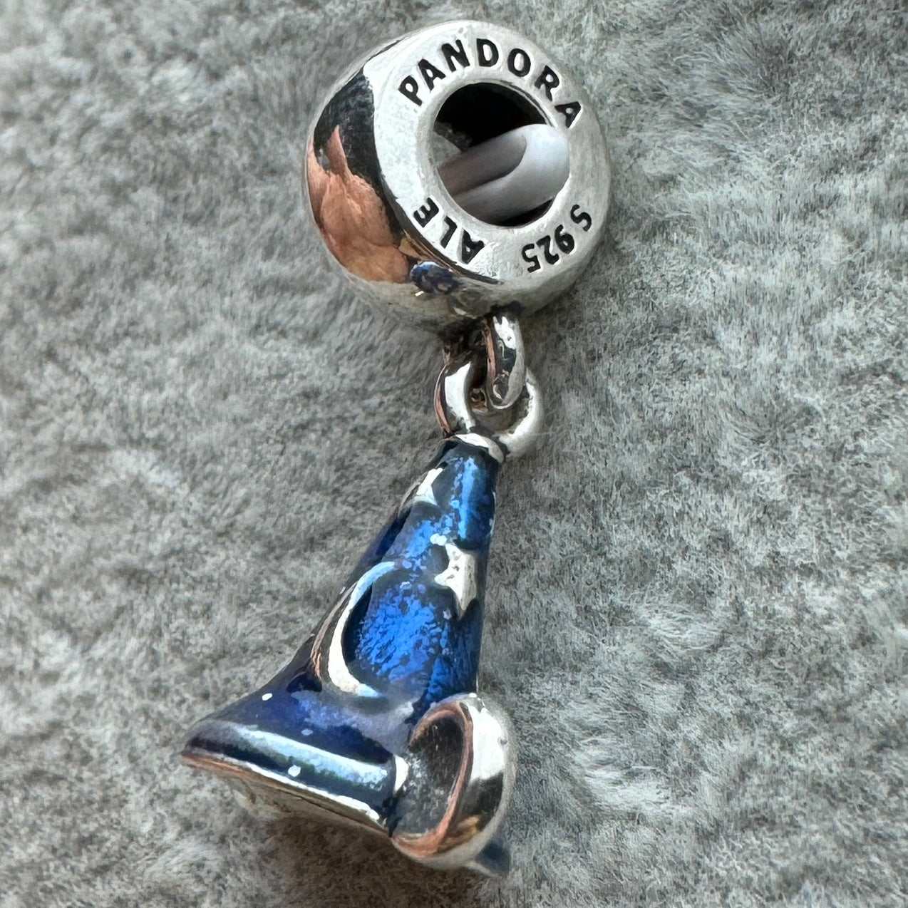 Charm Sombrero Mickey Disney Parks Pandora Vista Lateral