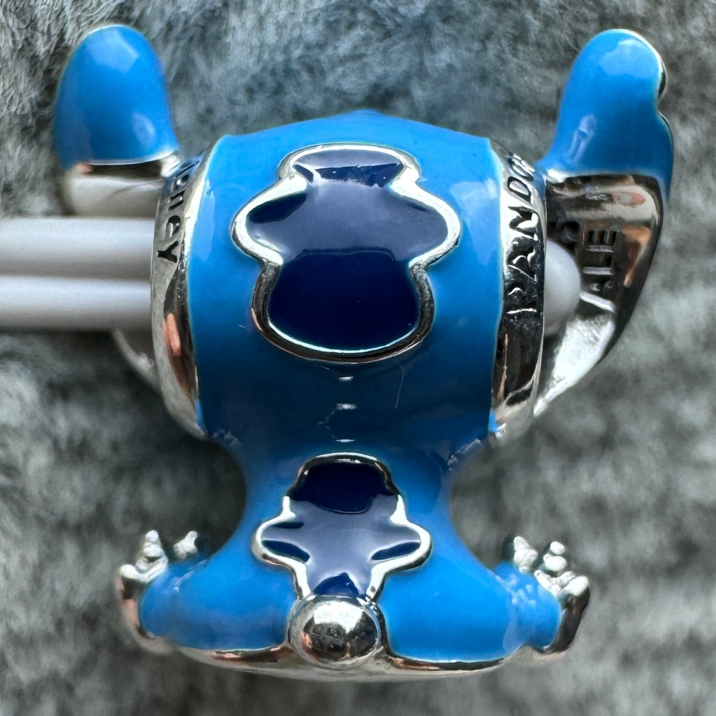 Charm Stitch Azul Disney Pandora Vista Desde Atrás