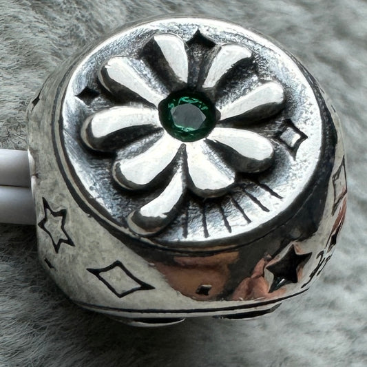 Charm Tres Caras Trébol, Herradura Y Mariquita Pandora Vista Primer Lado