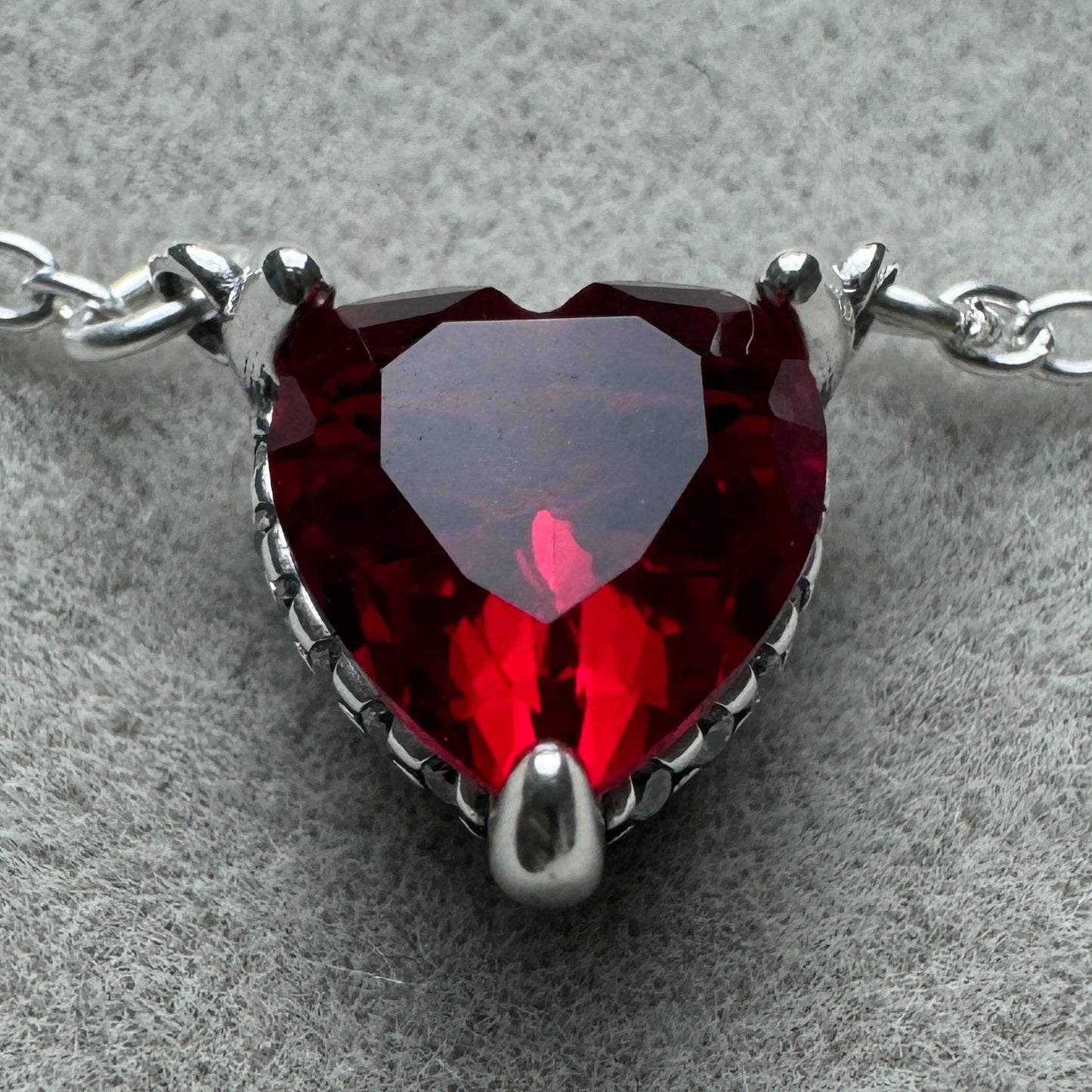 Collar Corazón Nivelado Brillante Rojo Pandora Vista Del Corazón