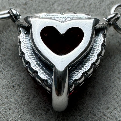 Collar Corazón Nivelado Brillante Rojo Pandora Vista Desde Atrás Del Corazón