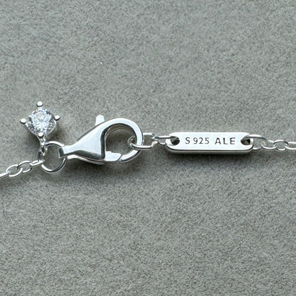 Collar Corazón Nivelado Brillante Rojo Pandora Vista Frontal Del Broche