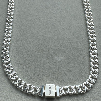 Collar Cubano Pandora Vista Mitad Desde Atrás