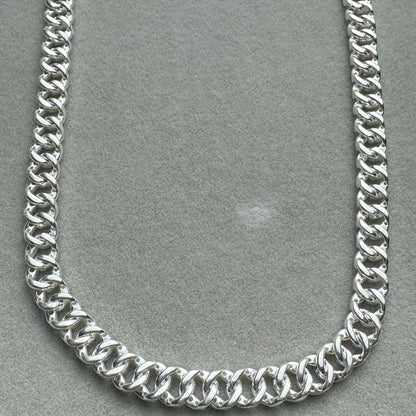 Collar Cubano Pandora Vista Mitad Desde Atrás Parte Baja