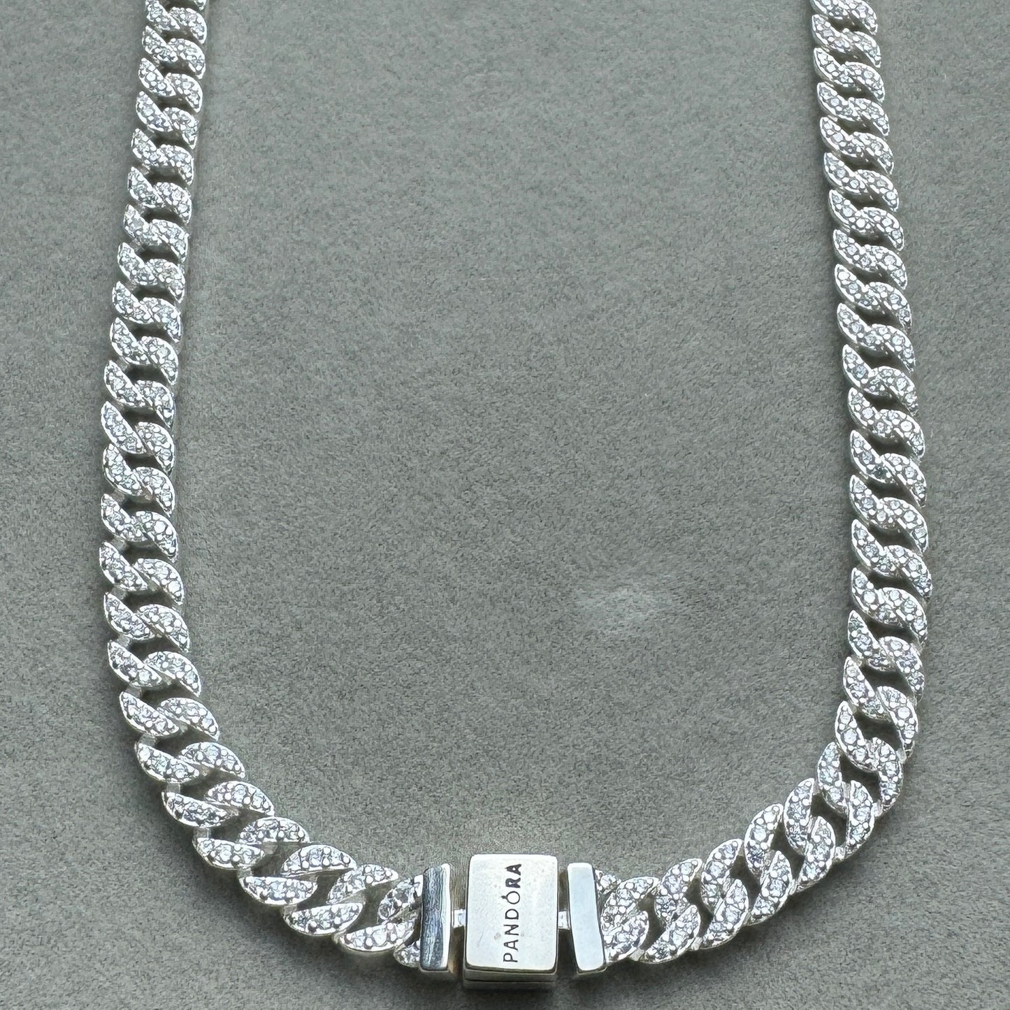 Collar Cubano Pandora Vista Mitad Frontal