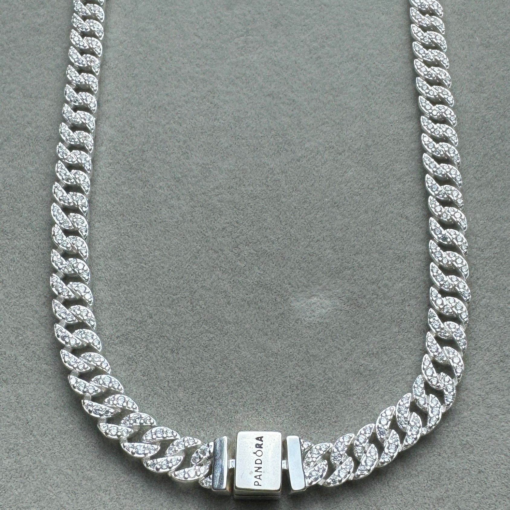 Collar Cubano Pandora Vista Mitad Frontal