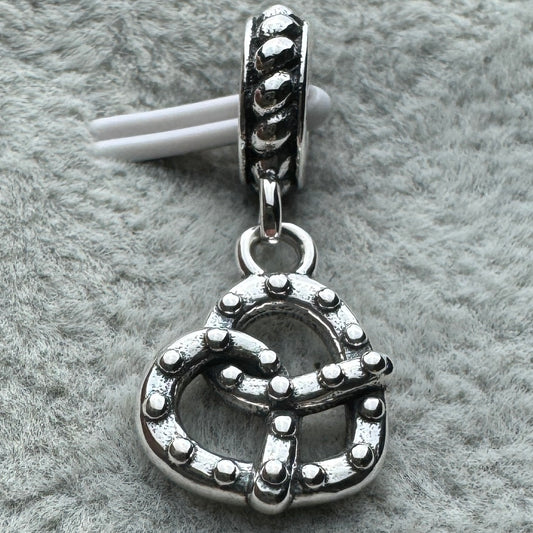 Charm Colgante Pretzel