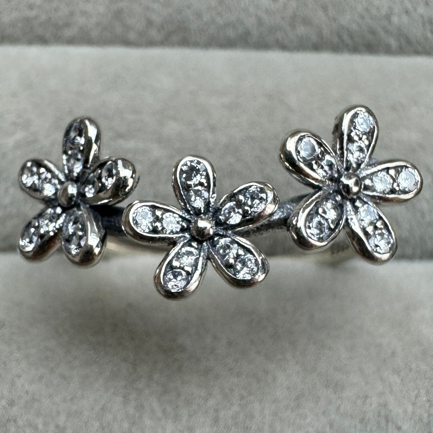 Anillo 3 Flores Brillantes