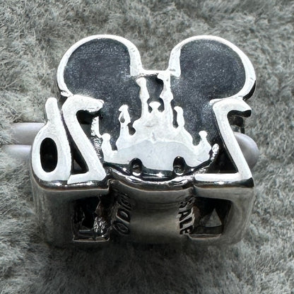 Charm Mickey Opalescente 2026