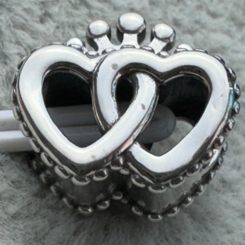 Charm Doble Corazón Corona