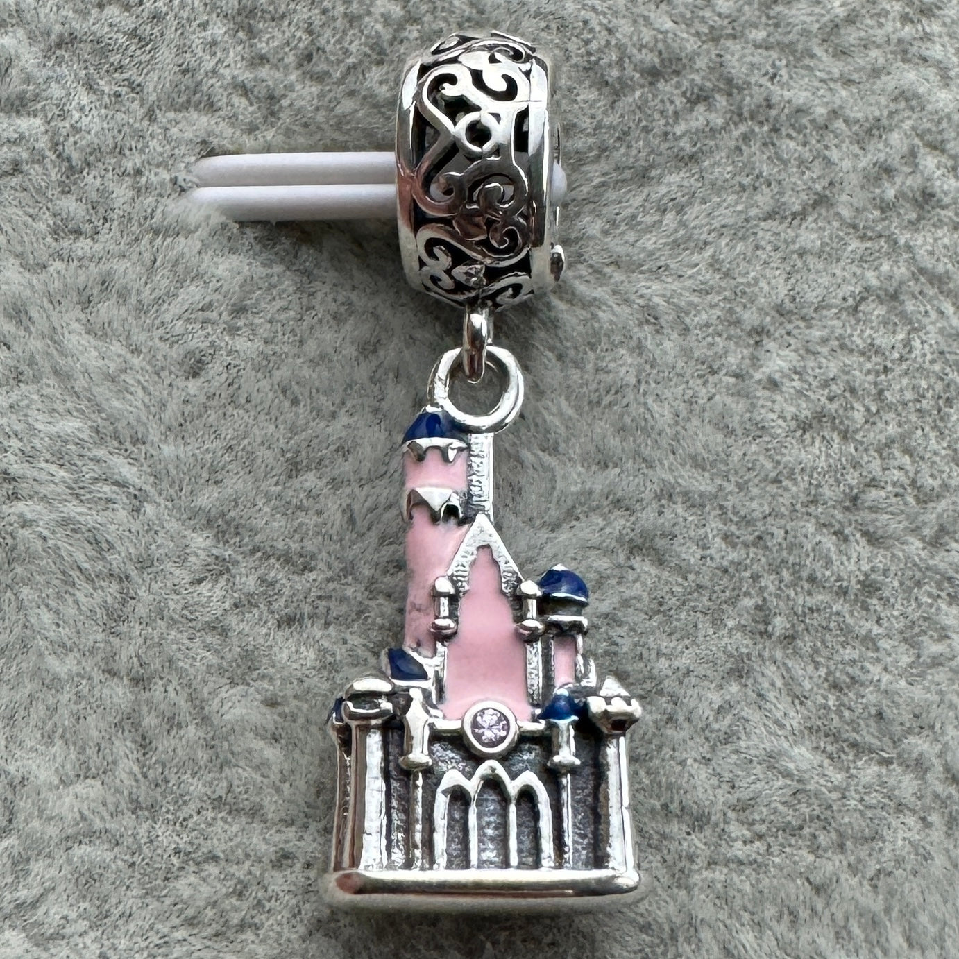 Charm Castillo Bella Durmiente Disney Parks