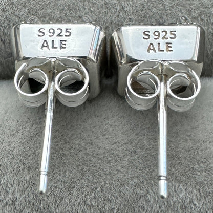 Aretes De Botón Cuadrados Con Halo Brillante