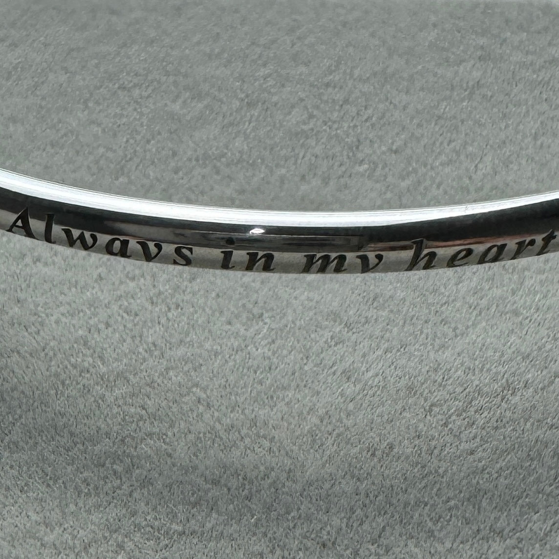 Brazalete Rígido Corazón Centelleante