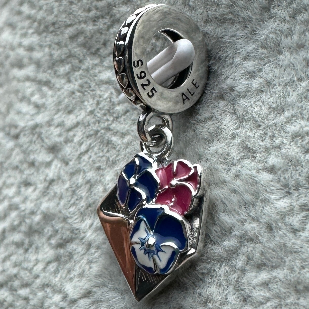 Charm Colgante Sobre De Flor De Pensamiento