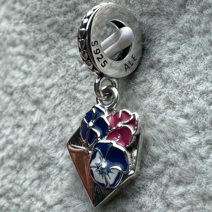 Charm Colgante Sobre De Flor De Pensamiento