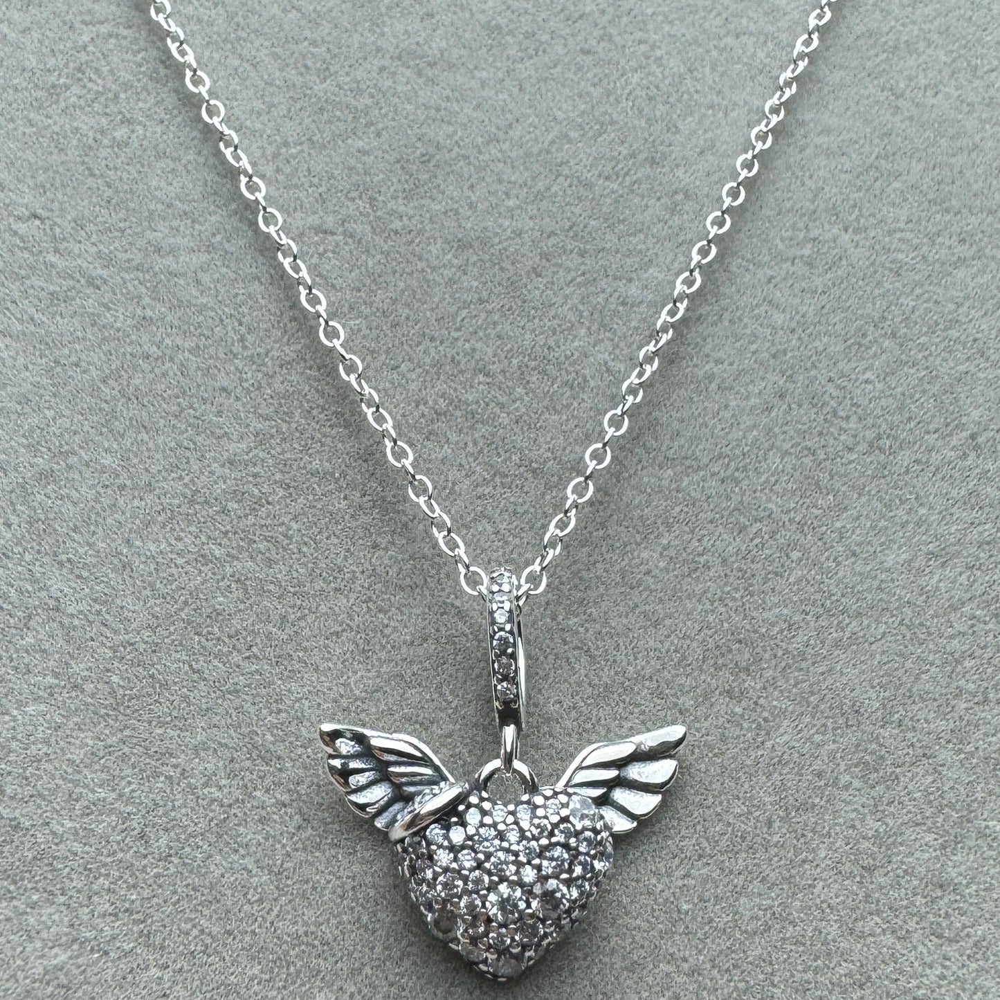 Collar Pavé Corazón Y Alas De Ángel 45 cm (Ajustable a 42 y 39 cm)
