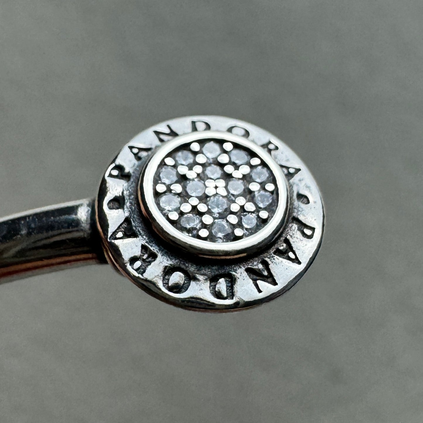 Brazalete Rígido Abierto Logotipo