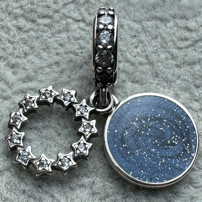 Charm Colgante Doble Estrellas Y Galaxia Dream It, Wish It, Do It