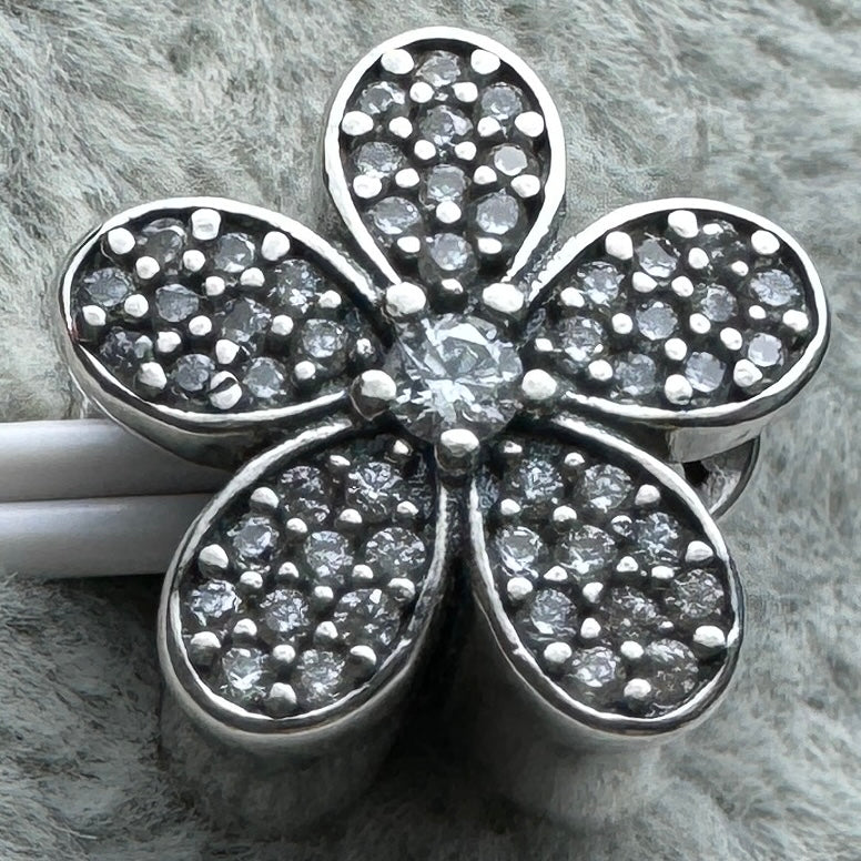 Charm Flor Brillante Transparente
