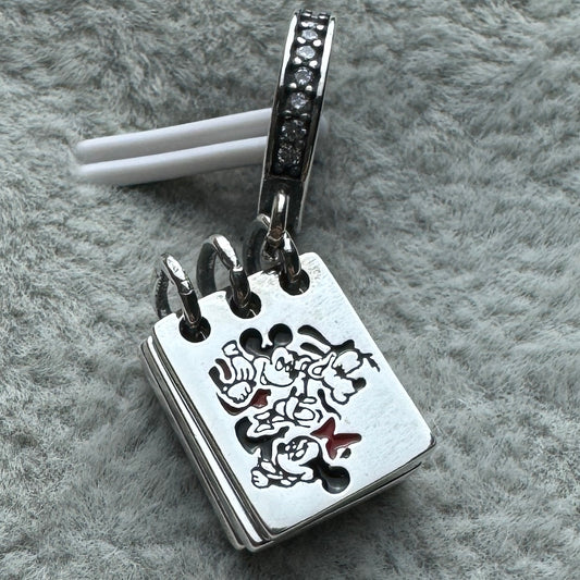 Charm Colgante Libro Disney Parks