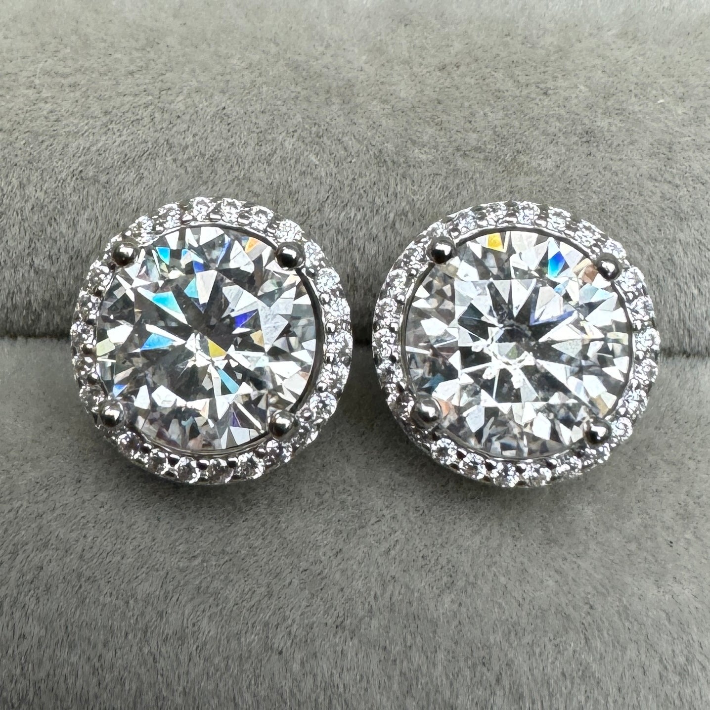 Aretes Círculo Contorno Moissanita